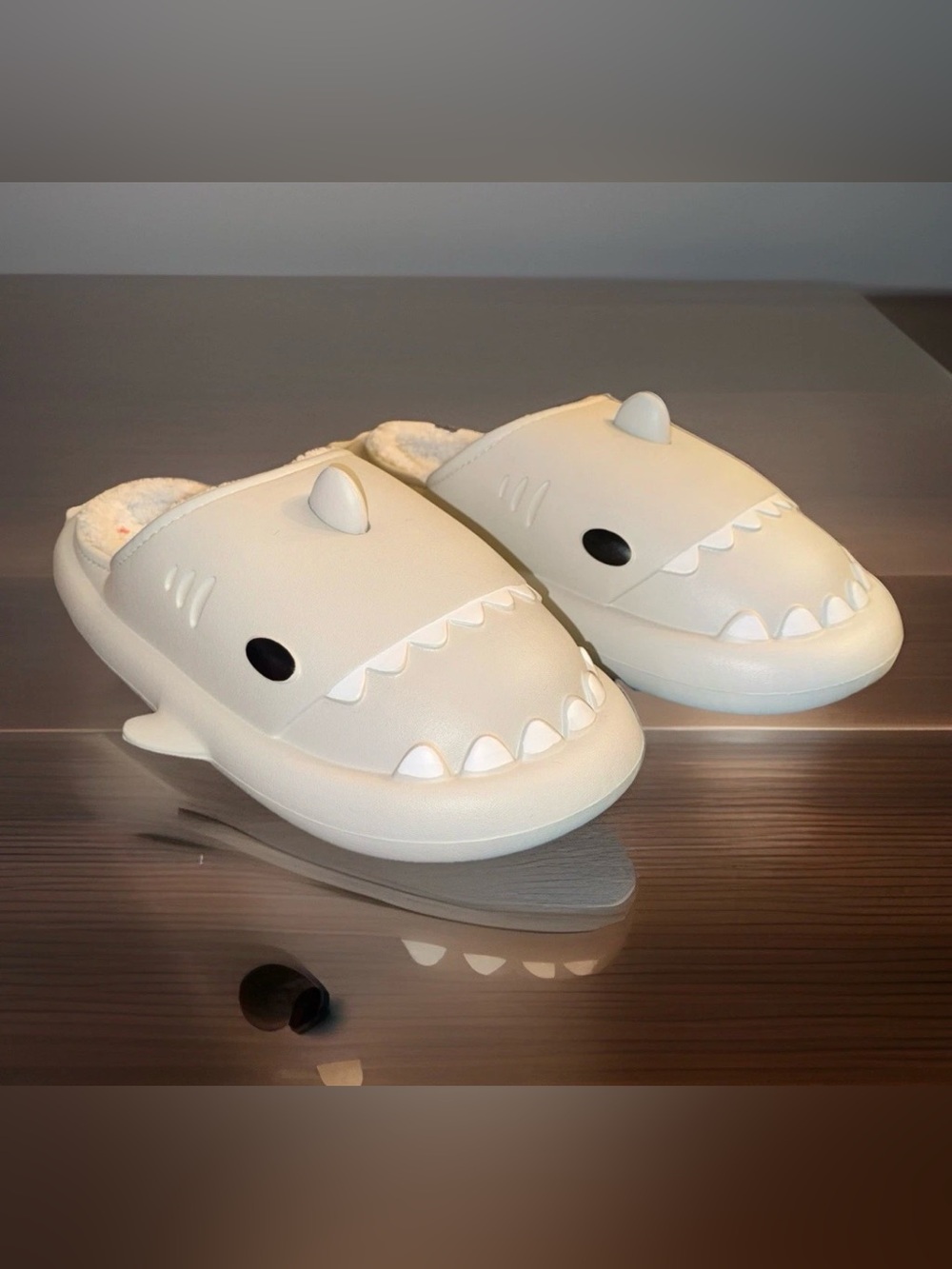 NWT  Shark Slides Sandals Non-Slip Slippers-Cloud Home- Bag-Fins-Unisex 44/45